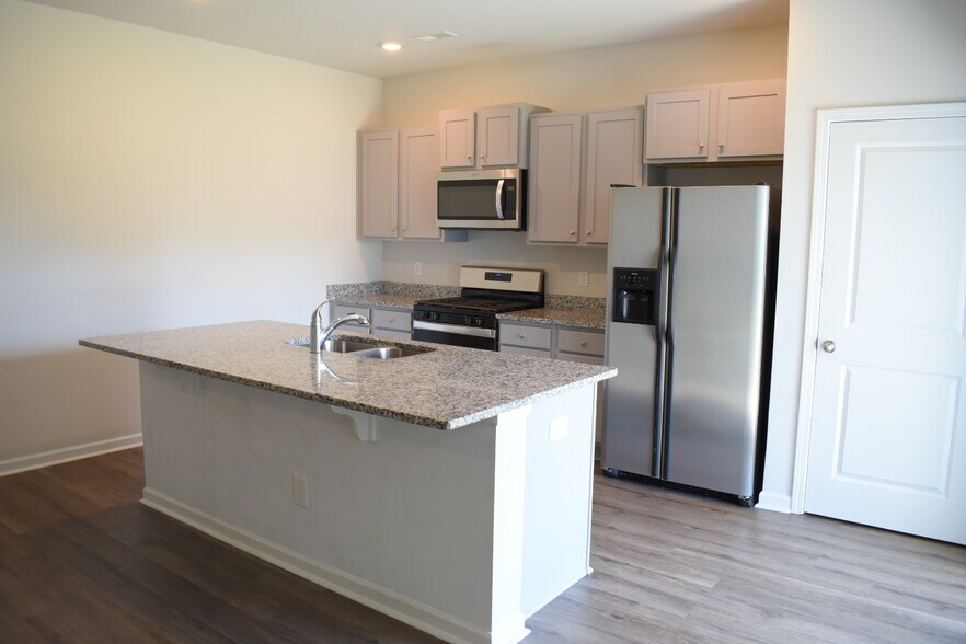 Building Photo - 832 Delta Ct