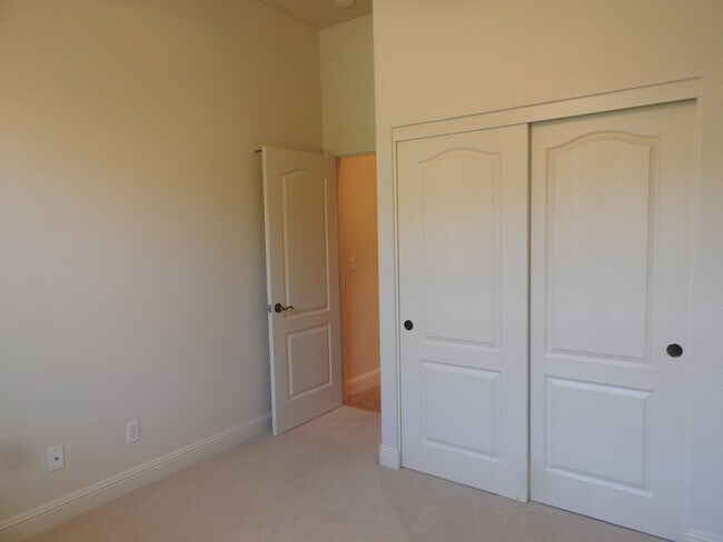 Building Photo - Empire Ranch!!