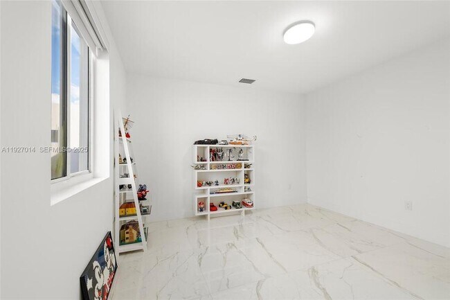 Building Photo - 7455 NW 103rd Pl