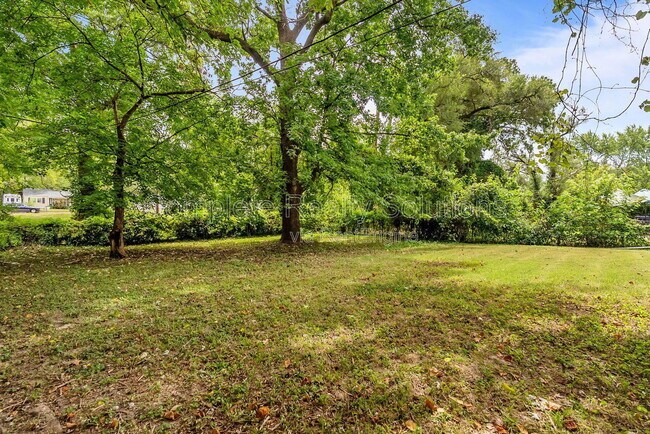 Building Photo - 9724 Dennis Dr