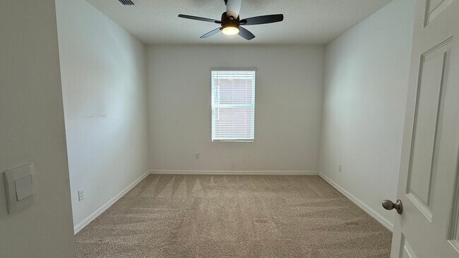 Building Photo - 1145 Valley View Ave