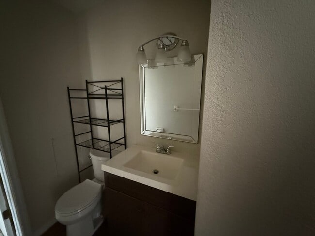 Building Photo - Charming 2 bedroom home with a pool