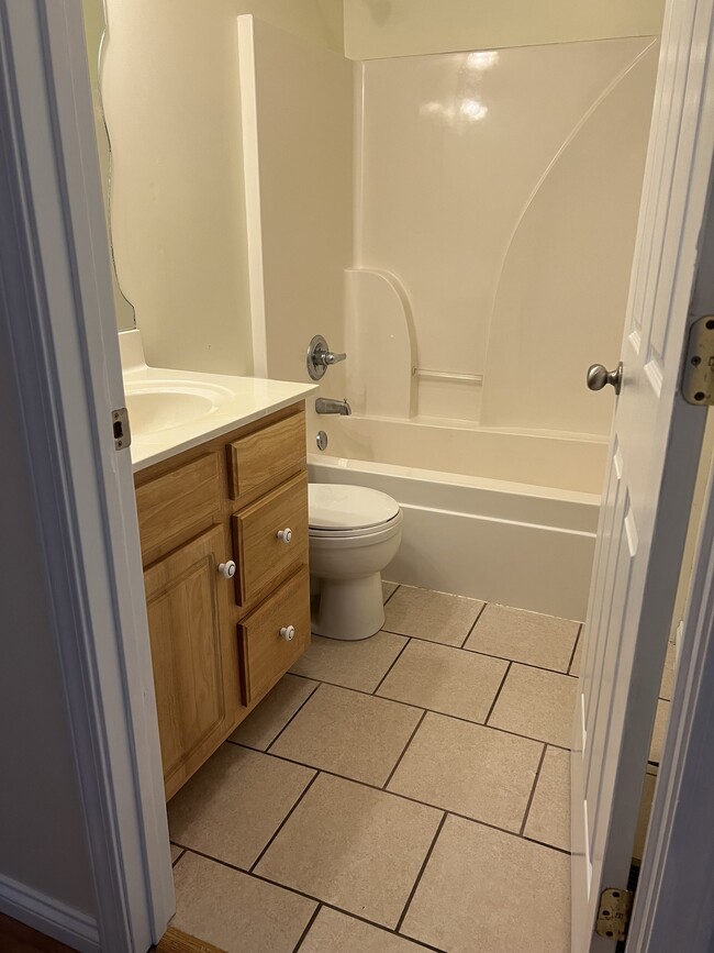 Full bath - 126B Prather Road