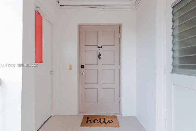 Building Photo - 2751 N Palm Aire Dr