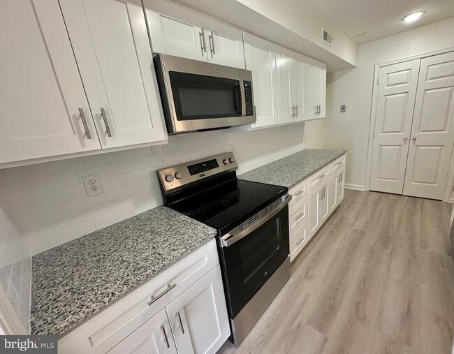 Building Photo - 560 Foxwood Ln