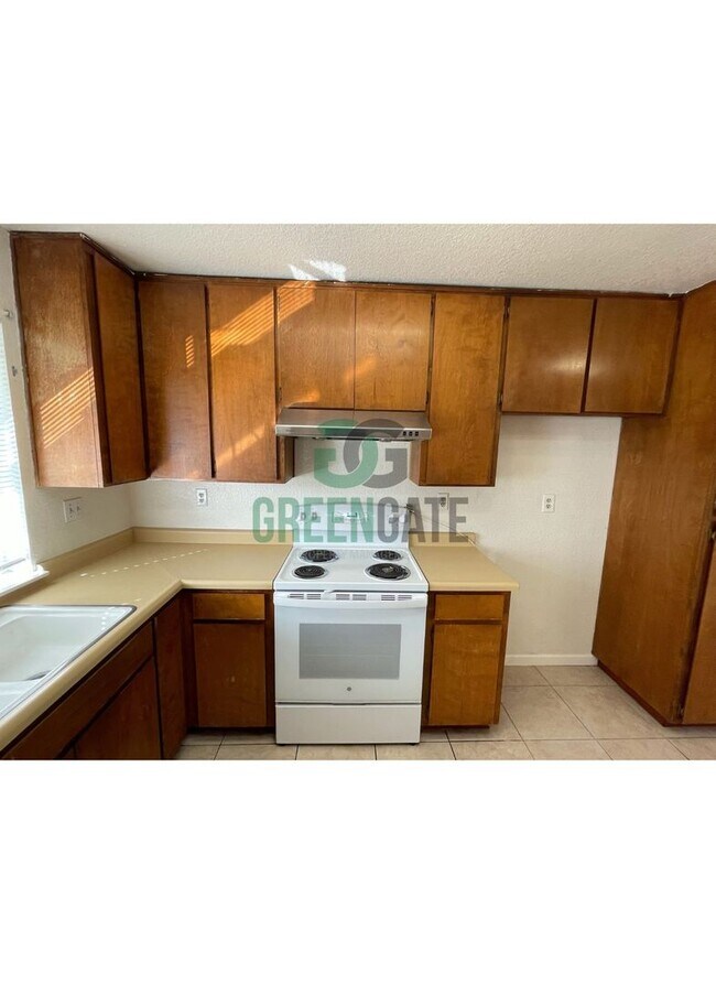 Building Photo - 177-179 Manzanita Lane