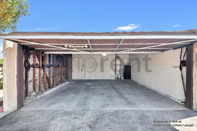 Building Photo - 10950 Saticoy St