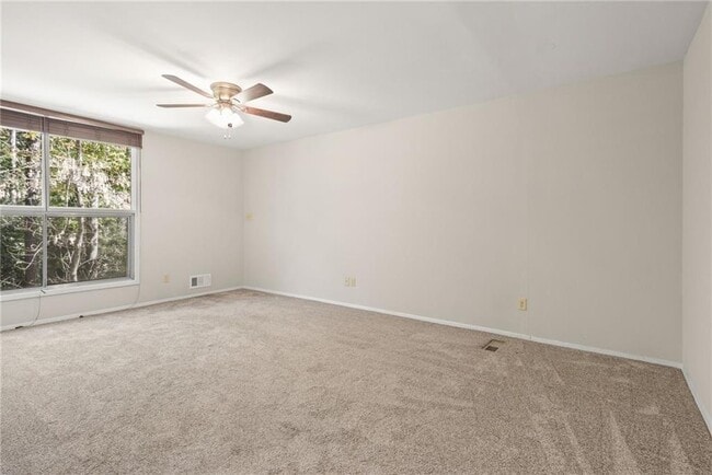 Building Photo - 705 Edgewater Trail