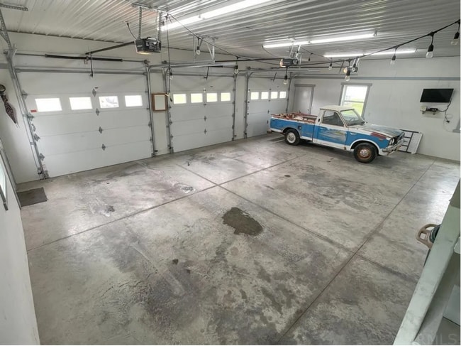 Building Photo - Single family home with BARN/SHOP - Flora,...