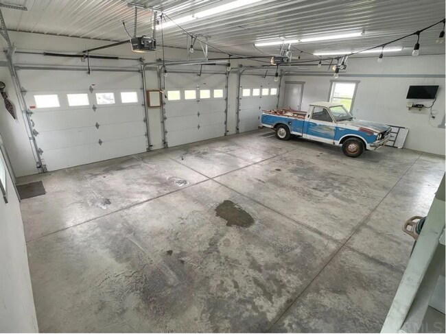 Building Photo - Single family home with BARN/SHOP - Flora, Indiana