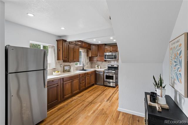 Building Photo - 556 S Canosa Ct