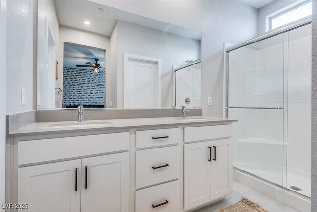 Building Photo - 9812 Kings Glen St