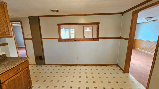 Building Photo - Welcome to this charming 2-bedroom home in...