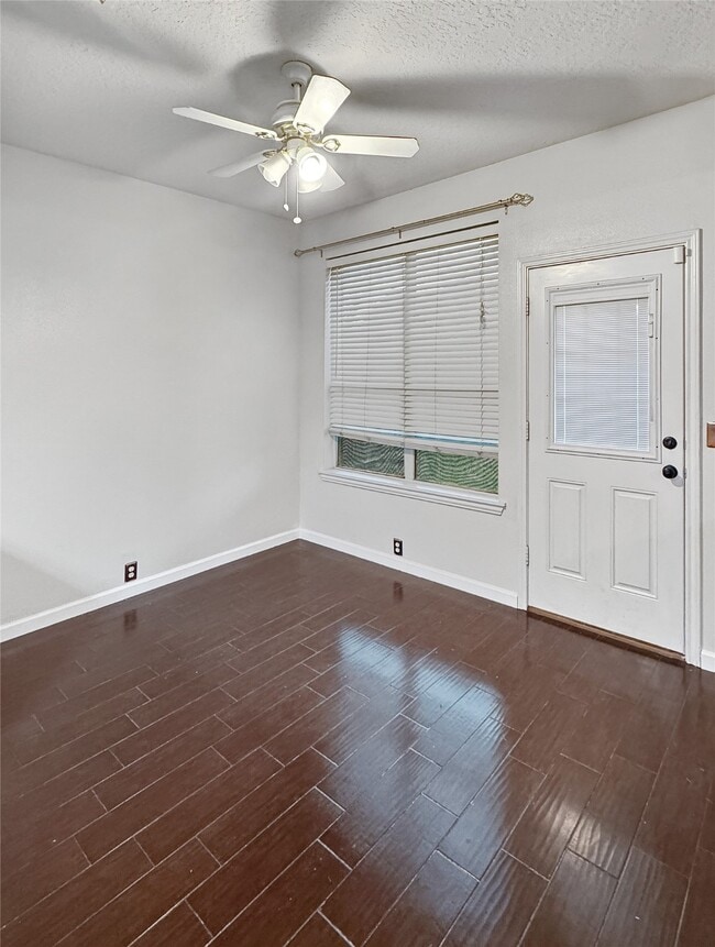 Building Photo - 18707 Woodbreeze Dr