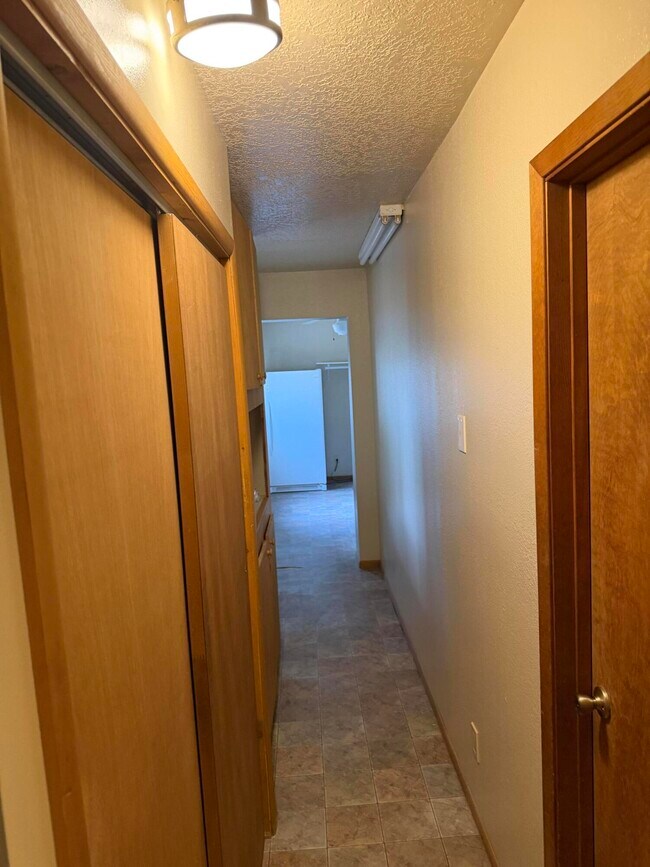 Building Photo - 675 Camino Arco Iris