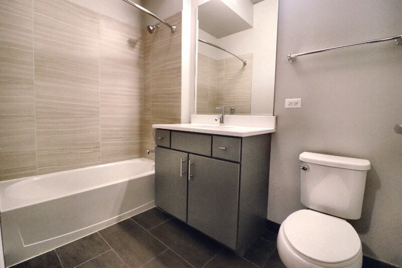 Building Photo - 851 S Clark St