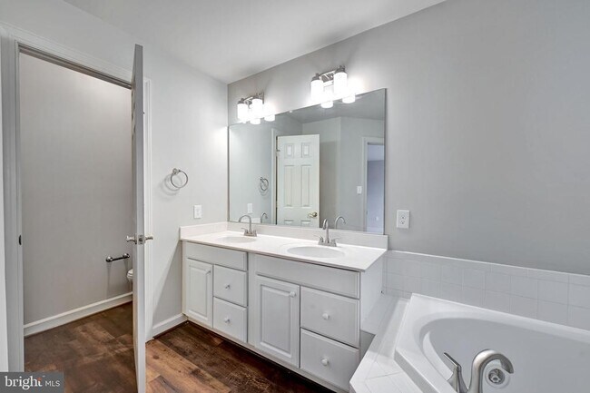 Building Photo - 14203 Plum Run Way