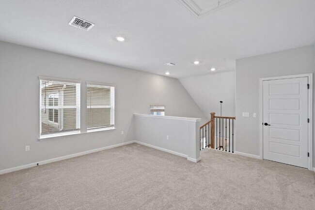 Building Photo - 8316 Looksee Ln