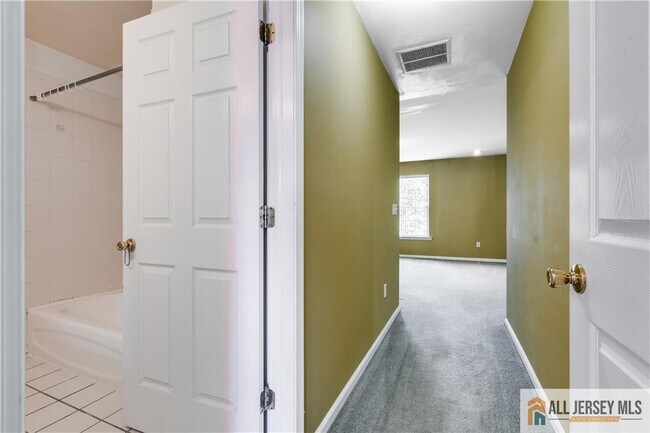 Building Photo - 9 E Burgess Dr