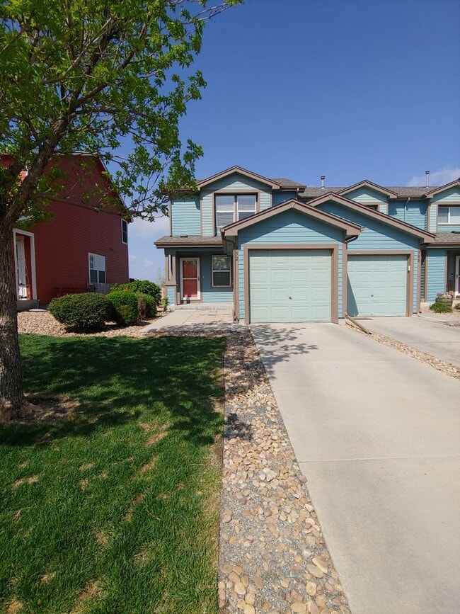 Building Photo - Delightful 3BD/2BA Townhome in Erie with Fresh Paint and New Flooring