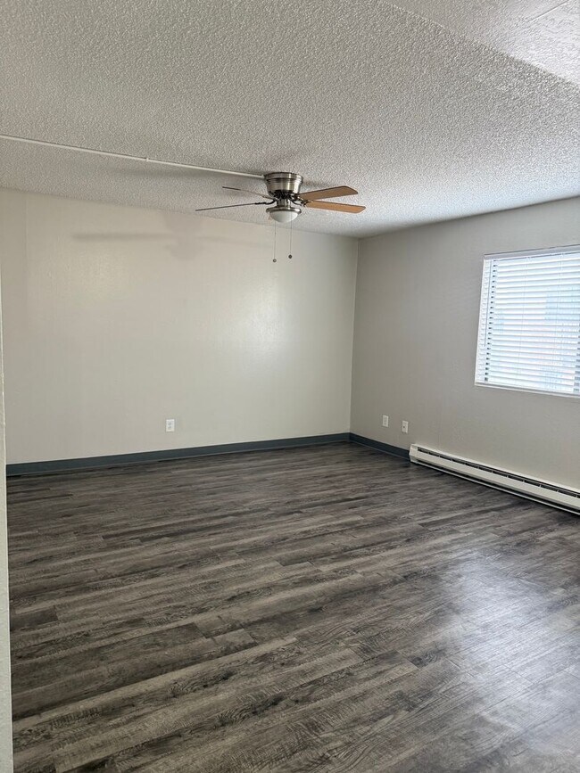 Building Photo - 4410 E Pikes Peak Ave