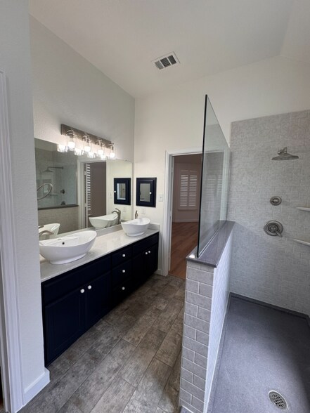 Building Photo - 2105 Lanshire Dr