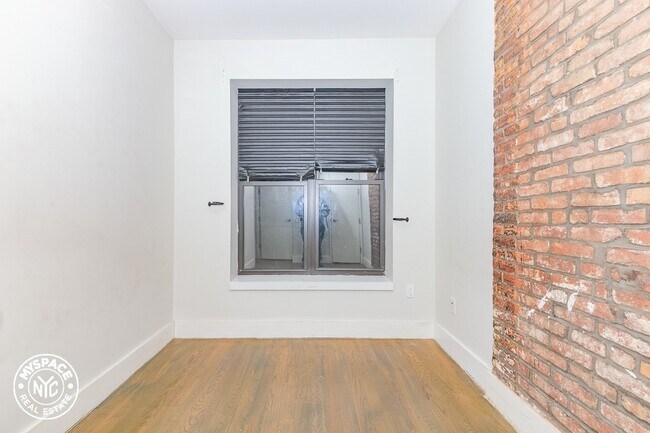 Building Photo - 1328 Halsey St