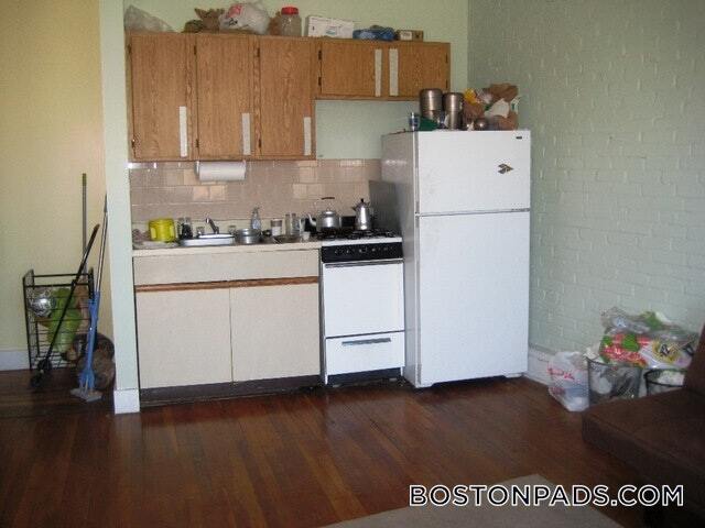 Building Photo - 143 Park Dr