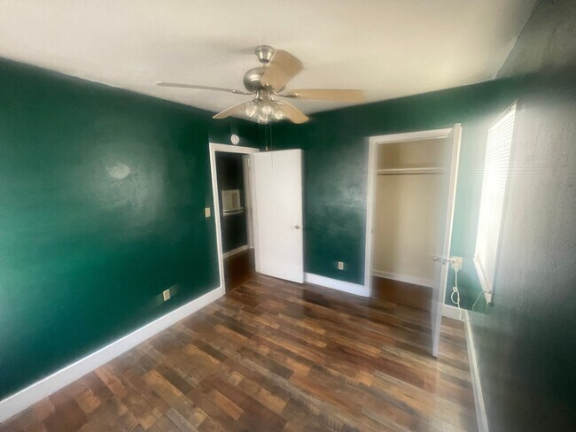 Building Photo - 852 Reaves St