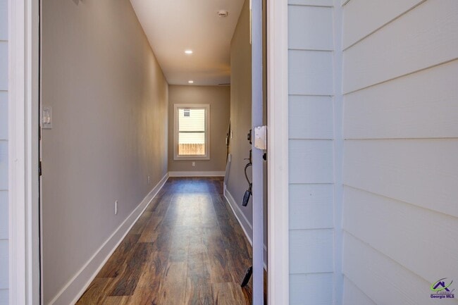 Building Photo - 523 E Chappell St