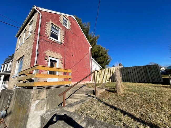 Building Photo - 139 Main St