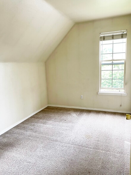 Building Photo - 1000 NE B St