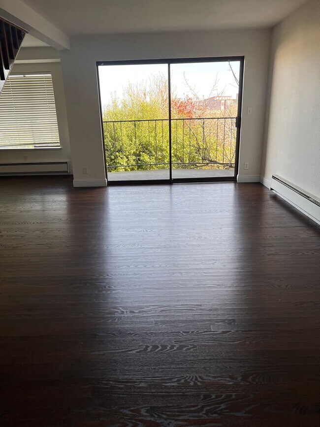 Building Photo - 185 Villa Terrace