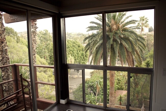 Building Photo - CALL TO BOOK!! Historic & Remodeled 2-Bedr...