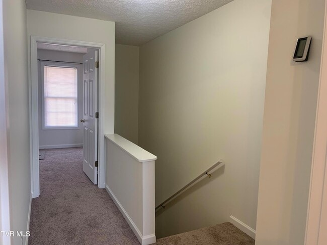 Building Photo - 15 Lake Village Ct