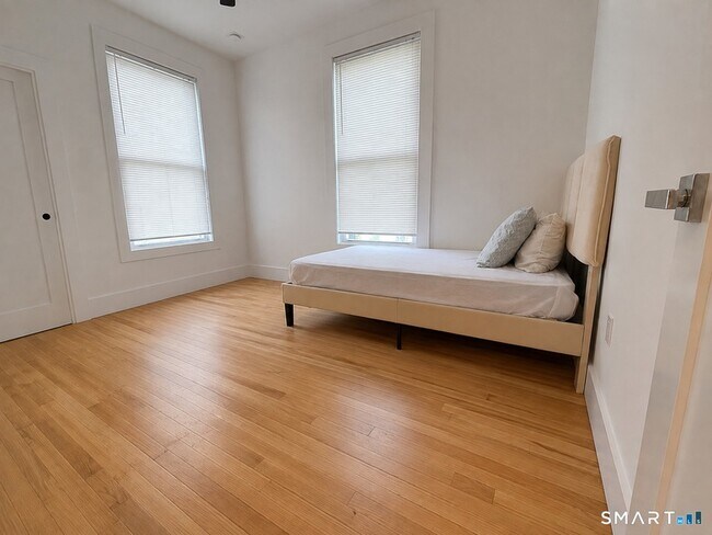 Building Photo - 492 Lombard St