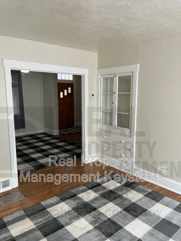 Building Photo - 33 Merritt Ave