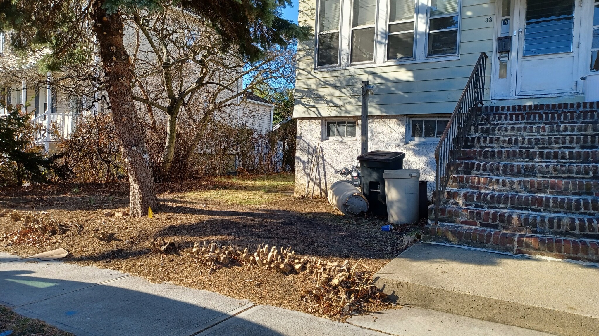 Building Photo - 33 Center St