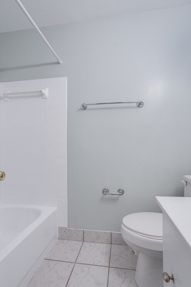 Building Photo - 4685 Forestdale Dr