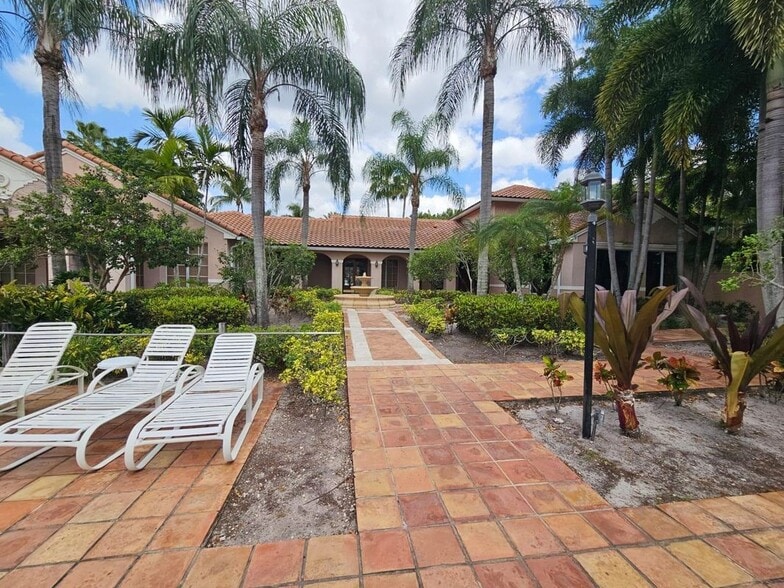 Building Photo - 12136 St.Andrews Place, #104