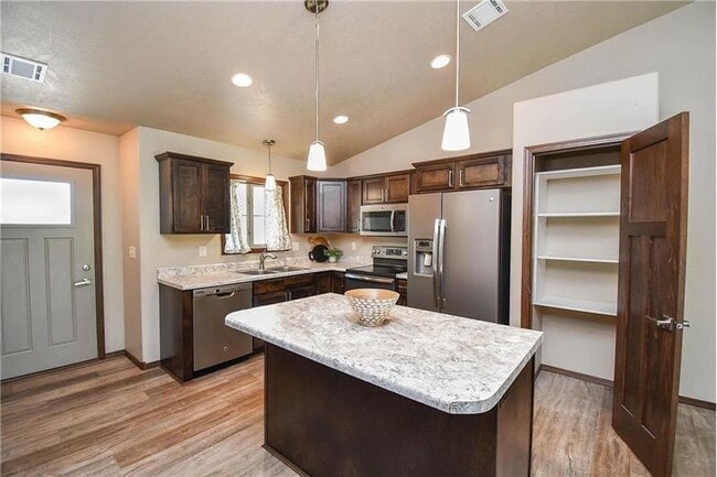 Building Photo - 2428 E Meadowside Pl