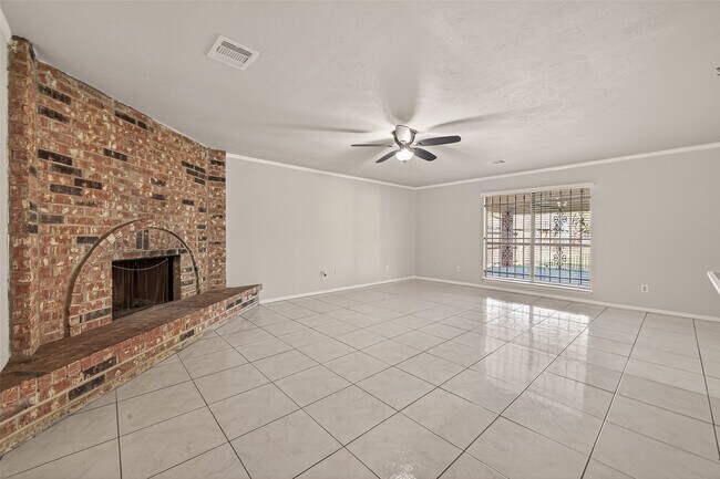 Building Photo - 6206 Homeview Dr