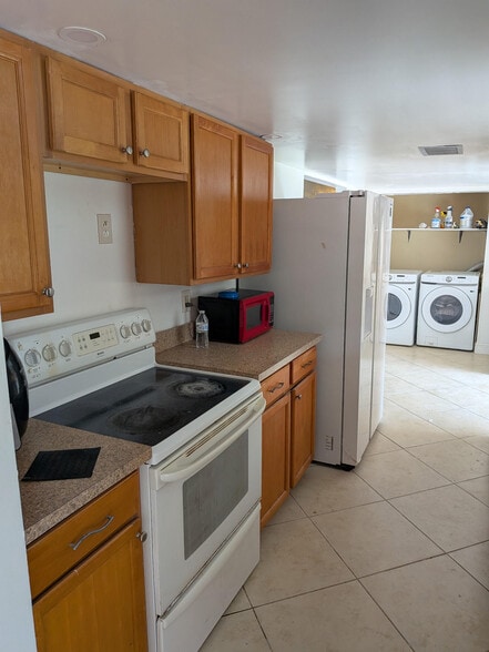 Building Photo - 7805 NW 66th Ter