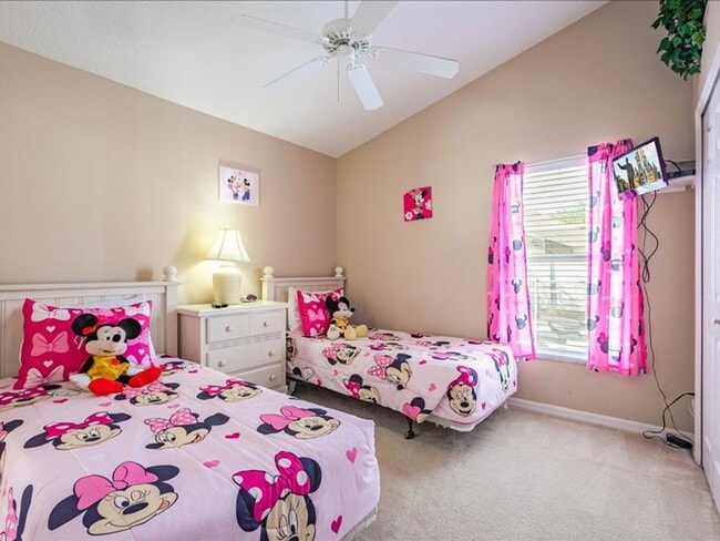 Building Photo - Stunning Fully Furnished 4-Bedroom, 3-Bath...