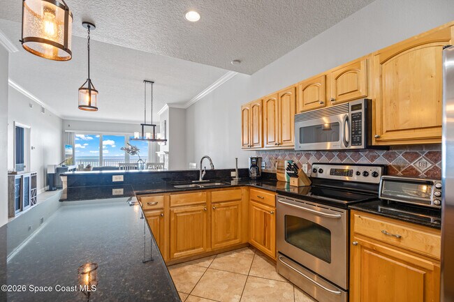 Building Photo - 601 N Miramar Ave