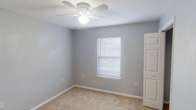 Building Photo - 910 Ave A