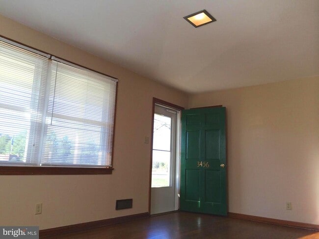 Building Photo - 3456 Fall Hill Ave