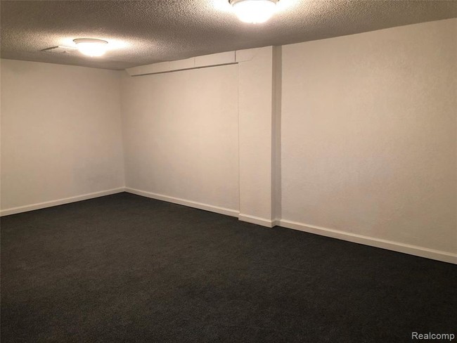 Building Photo - 4302 Sheridan Dr