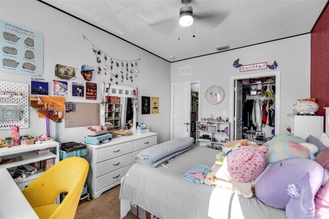 Building Photo - 1429 SE 23rd Terrace