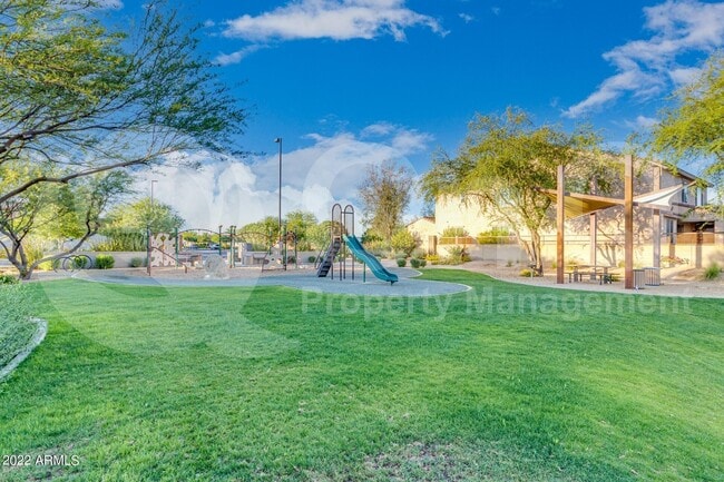 Building Photo - 1522 E Hummingbird Way